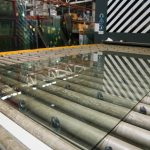 Les étapes de fabrication dans une miroiterie industrielle