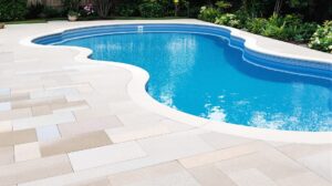 Margelles de piscine : pourquoi le sur mesure change tout ?