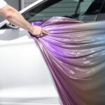 Vinyle covering : les 7 avantages pour personnaliser et protéger votre auto