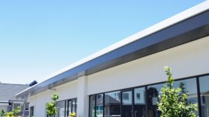 Améliorez l’efficacité énergétique de votre bâtiment avec une peinture Cool Roof
