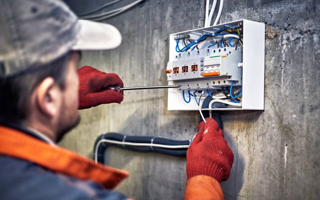 maintenance équipements électriques entreprise