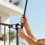 Comment fixer un parasol sans pied : les solutions pour votre balcon