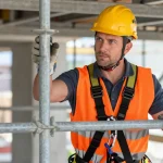 Sécurité sur chantier : comment choisir le bon équipement en hauteur