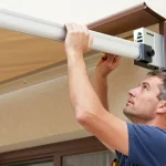 Installer un store banne sans pro : le test réel de 5 bricoleurs et les 3 erreurs qui coûtent le plus cher