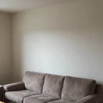 Comment insonoriser une pièce pas cher : arrêter de dépenser dans le vide avec une stratégie acoustique ciblée