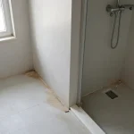 Comment installer une douche italienne : l’erreur que 90% des rénovateurs commettent et comment l’éviter