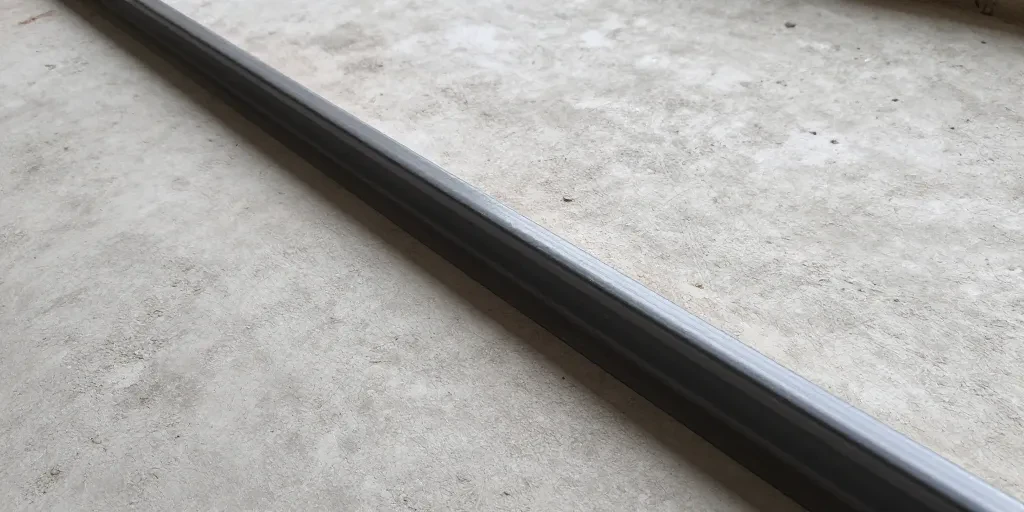 fixer rail placo au sol sans percer